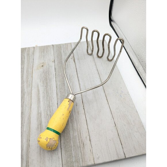 Vintage 9" Veggie Potato Masher Yellow Wood Handle - Picture 1 of 8